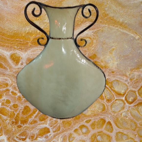 Flower metal vase - Picture 2 of 3